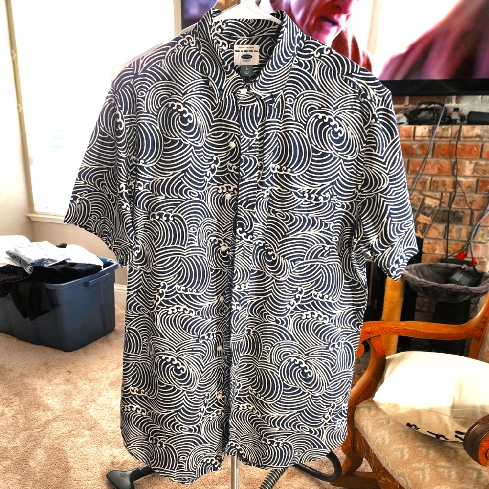 Old Navy mens Hawaiian Shirt Size Large Navy Blue, Button Down Shirt Sleeve